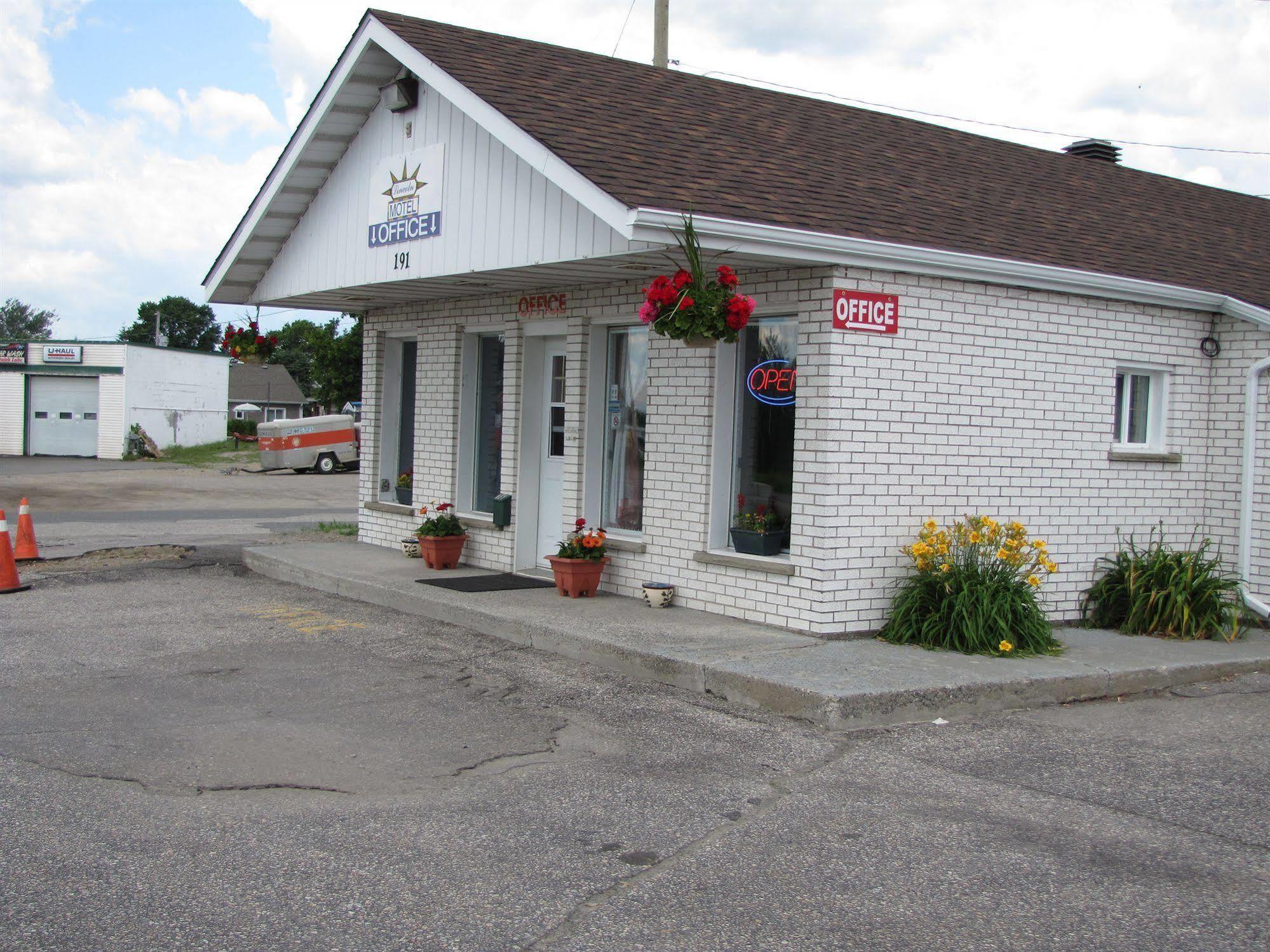 Lincoln Motel Sturgeon Falls Eksteriør bilde