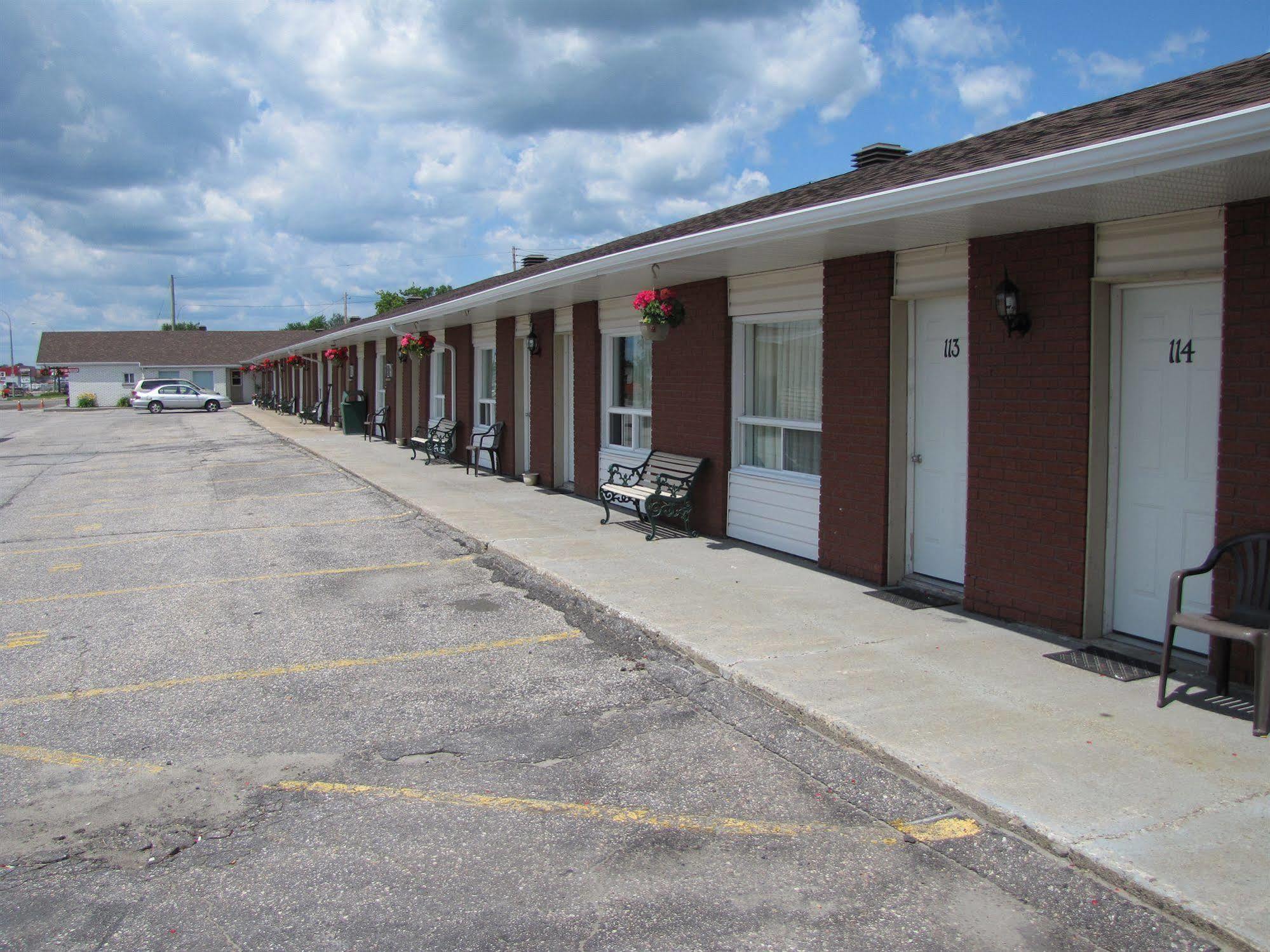 Lincoln Motel Sturgeon Falls Eksteriør bilde