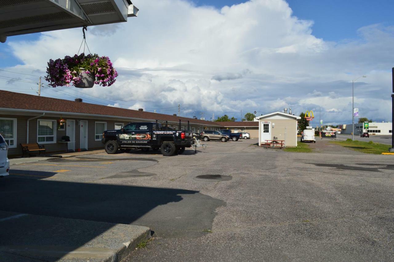 Lincoln Motel Sturgeon Falls Eksteriør bilde